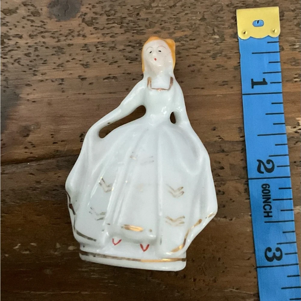 VINTAGE‎ MADE IN JAPAN FANCY LADY FIGURINE